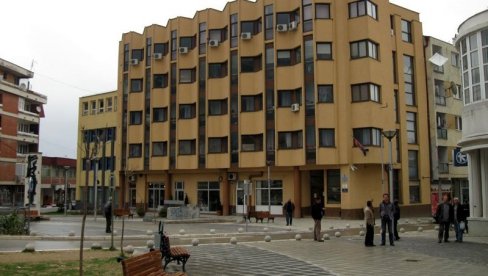 ОВАЈ ГРАД ЈЕ ПОТЕНЦИЈАЛНО ЖАРИШТЕ КОРОНЕ: Мештани летовали у Албанији, Кризни штаб забринут ОВАЈ ГРАД ЈЕ ПОТЕНЦИЈАЛНО ЖАРИШТЕ КОРОНЕ: Мештани летовали у Албанији, Кризни штаб забринут