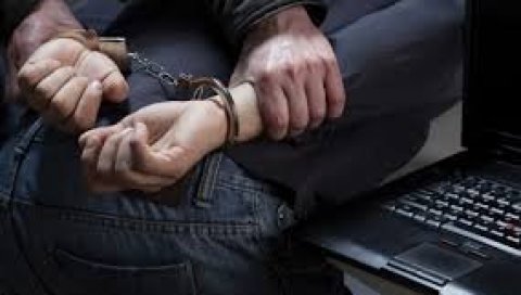 УХАПШЕН БОМБАШ ИЗ СРБОБРАНА: Полиција привела осумњиченог за напад на полицијску станицу УХАПШЕН БОМБАШ ИЗ СРБОБРАНА: Полиција привела осумњиченог за напад на полицијску станицу