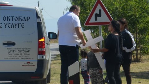ТРАГЕДИЈА ЗА ТРАГЕДИЈОМ: Данас су сахранили бебу, а пре шест месеци породица Грујин је остала и без СТАРИЈЕГ УНУКА ТРАГЕДИЈА ЗА ТРАГЕДИЈОМ: Данас су сахранили бебу, а пре шест месеци породица Грујин је остала и без СТАРИЈЕГ УНУКА