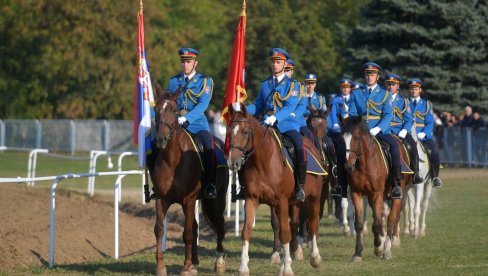 VRAĆANJE KONJIČKE TRADICIJE U VOJSKU SRBIJE: U nedelju prenos Kupa u Karađorđevu VRAĆANJE KONJIČKE TRADICIJE U VOJSKU SRBIJE: U nedelju prenos Kupa u Karađorđevu