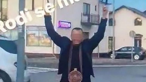 OD RANIJE POZNAT POLICIJI, ULICOM ŠETAO I PUCAO IZ PIŠTOLJA: Ovo je Milivoje L, OSUMNJIČENI za ubistvo Strahinje Stojanovića (FOTO) OD RANIJE POZNAT POLICIJI, ULICOM ŠETAO I PUCAO IZ PIŠTOLJA: Ovo je Milivoje L, OSUMNJIČENI za ubistvo Strahinje Stojanovića (FOTO)