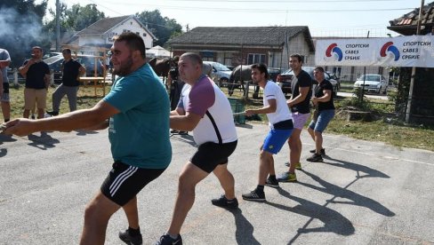 МИЛОЧАЈ У ФИНАЛУ: У Врби код Краљева одржане сеоске спортске игре МИЛОЧАЈ У ФИНАЛУ: У Врби код Краљева одржане сеоске спортске игре