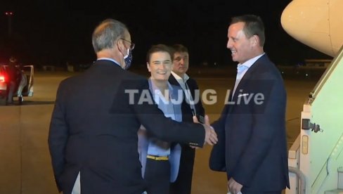 ГРЕНЕЛ СЛЕТЕО У БЕОГРАД: Дочекала га Ана Брнабић (ВИДЕО) ГРЕНЕЛ СЛЕТЕО У БЕОГРАД: Дочекала га Ана Брнабић (ВИДЕО)