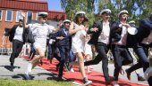 ДЕЦИ НИЈЕ ПОТРЕБНА: Шведска неће вакцинисати млађе од 18 година против корона вируса ДЕЦИ НИЈЕ ПОТРЕБНА: Шведска неће вакцинисати млађе од 18 година против корона вируса