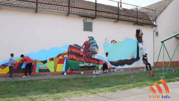 КАД КРАЈИШНИК САЊА: Ликовна колонија деце и одраслих у Сечњу КАД КРАЈИШНИК САЊА: Ликовна колонија деце и одраслих у Сечњу