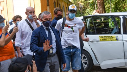 NOVA AFERA URUGVAJCA: Suarez varao na ispitu za dobijanje italijanskog pasoša NOVA AFERA URUGVAJCA: Suarez varao na ispitu za dobijanje italijanskog pasoša