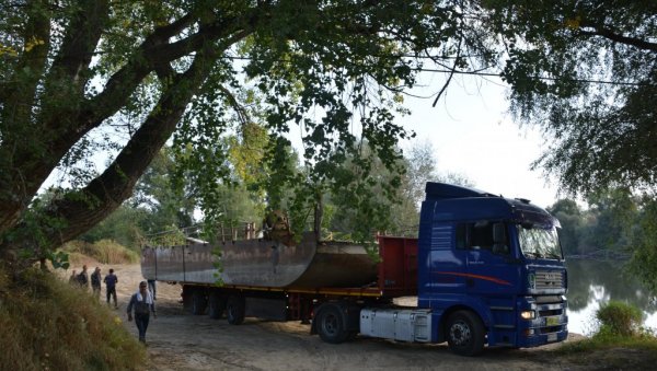 СКЕЛА ИЗ ЈАГОДИНА ВРАЋЕНА ЗА ВАРВАРИН: Тачно три месеца након “путешествија” по Великој Морави (ВИДЕО) СКЕЛА ИЗ ЈАГОДИНА ВРАЋЕНА ЗА ВАРВАРИН: Тачно три месеца након “путешествија” по Великој Морави (ВИДЕО)