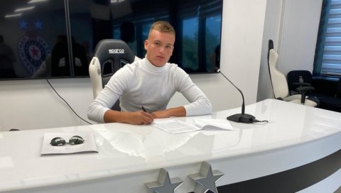 ПАРТИЗАНОВ ЗАЛОГ ЗА БУДУЋНОСТ: Млади нападач потписао професионални уговор ПАРТИЗАНОВ ЗАЛОГ ЗА БУДУЋНОСТ: Млади нападач потписао професионални уговор