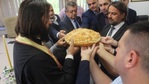 УСЛОВИ КАО ИЗ СНА: Бијељински Центар за социјални рад обележио крсну славу УСЛОВИ КАО ИЗ СНА: Бијељински Центар за социјални рад обележио крсну славу