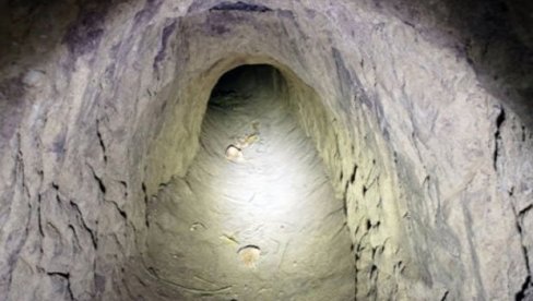 TUNEL ISPOD GRANICE: Mađarska policija otkrila podzemni prolaz ispod granice sa Srbijom TUNEL ISPOD GRANICE: Mađarska policija otkrila podzemni prolaz ispod granice sa Srbijom