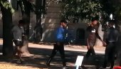 СВЕ ПОЧИЊЕ КАД ПАДНЕ МРАК: Група миграната се у овом делу Србије окупи, а ево и шта раде СВЕ ПОЧИЊЕ КАД ПАДНЕ МРАК: Група миграната се у овом делу Србије окупи, а ево и шта раде
