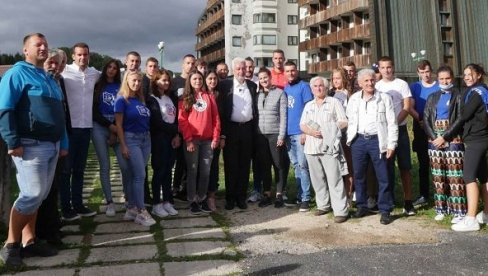 DURMITORCI SAČUVALI OBRAZ: Izborni štab Koalicije „Za budućnost Crne Gore“ u Žabljaku zahvaljuje sugrađanima DURMITORCI SAČUVALI OBRAZ: Izborni štab Koalicije „Za budućnost Crne Gore“ u Žabljaku zahvaljuje sugrađanima
