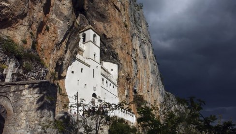 POSTOJE STROGA PRAVILA: Evo ko ne sme da uđe u manastir Ostrog