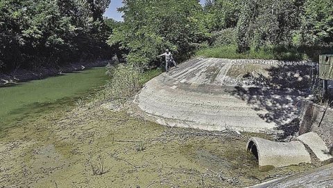 УКРАЈИНА ЗАТВОРИЛА СЕВЕРНОКРИМСКИ КАНАЛ: Кијев укинуо воду Криму, полуострво суво УКРАЈИНА ЗАТВОРИЛА СЕВЕРНОКРИМСКИ КАНАЛ: Кијев укинуо воду Криму, полуострво суво