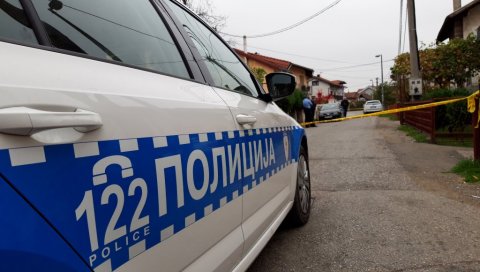 БАЧЕНА БОМБА: Испред куће припадника Граничне полиције БиХ БАЧЕНА БОМБА: Испред куће припадника Граничне полиције БиХ