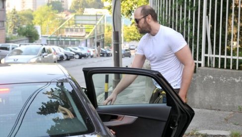KAD IZAĐE IZ BOLNICE, DARKO KOSTIĆ IDE U SUD: Negira navode krivične prijave i tvrdi da mu je sve namešteno KAD IZAĐE IZ BOLNICE, DARKO KOSTIĆ IDE U SUD: Negira navode krivične prijave i tvrdi da mu je sve namešteno