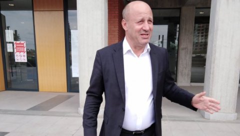 ПОСЛЕ АФЕРЕ СА ЉУПКОМ СИМИЋ ЗАТЕЧЕН ИСПРЕД СУДА: Генерал позвао новинаре у викендицу на Авали - али под једним условом (ФОТО) ПОСЛЕ АФЕРЕ СА ЉУПКОМ СИМИЋ ЗАТЕЧЕН ИСПРЕД СУДА: Генерал позвао новинаре у викендицу на Авали - али под једним условом (ФОТО)