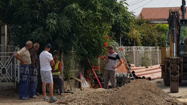 ЗАЖМУРИЛИ НА КРИМИНАЛНИ ДОСИЈЕ: МАНС поднео кривичне пријаве за аферу око изградње секундарне канализације у Подгорици ЗАЖМУРИЛИ НА КРИМИНАЛНИ ДОСИЈЕ: МАНС поднео кривичне пријаве за аферу око изградње секундарне канализације у Подгорици