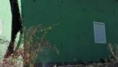 ВРАТА И ПРОЗОРИ СКРОЗ ЗАЗИДАНИ: Горе друштвене мреже због фотографије куће ВРАТА И ПРОЗОРИ СКРОЗ ЗАЗИДАНИ: Горе друштвене мреже због фотографије куће