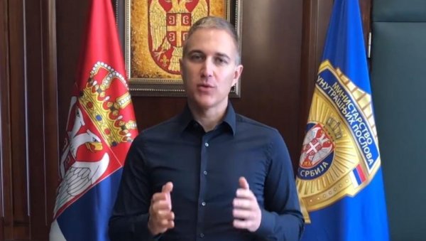 ДОБРОДОШЛИ У СВОЈУ НОВУ КУЋУ: Министар Стефановић поздравио полазнике Центра у Сремској Каменици (ВИДЕО) ДОБРОДОШЛИ У СВОЈУ НОВУ КУЋУ: Министар Стефановић поздравио полазнике Центра у Сремској Каменици (ВИДЕО)