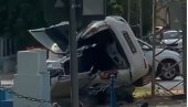 KOD NOVOG SADA POVREĐENA ŽENA: Automobilom izletela sa puta, udarila u autobus i banderu, završila u kanalu, vatrogasci sekli vozilo (VIDEO)