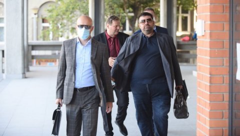 ДОШЛИ САМО АДВОКАТИ: Зоран Марјановић се није појавио на суђењу за убиство Јелене ДОШЛИ САМО АДВОКАТИ: Зоран Марјановић се није појавио на суђењу за убиство Јелене