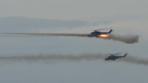 ODBIJEN KOMBINOVANI UDAR NA KRIM: Potvrđeno - Helikopteri Mi-24 po prvi put potapali ukrajinske magure (VIDEO) ODBIJEN KOMBINOVANI UDAR NA KRIM: Potvrđeno - Helikopteri Mi-24 po prvi put potapali ukrajinske magure (VIDEO)
