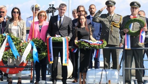 СЕЋАЊЕ НА ЈУНАКЕ КОЈИ СУ ДАЛИ ЖИВОТЕ ЗА СРБИЈУ: Положени венци код спомен костурнице на Виду и у Плаву гробницу СЕЋАЊЕ НА ЈУНАКЕ КОЈИ СУ ДАЛИ ЖИВОТЕ ЗА СРБИЈУ: Положени венци код спомен костурнице на Виду и у Плаву гробницу