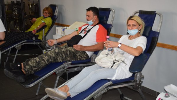 ПРИКУПЉЕНО 59 ЈЕДИНИЦА КРВИ: Нова хумана акција Црвеног крста у Сомбору ПРИКУПЉЕНО 59 ЈЕДИНИЦА КРВИ: Нова хумана акција Црвеног крста у Сомбору
