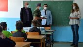СЕОСКЕ ШКОЛЕ НА ПЕШТЕРУ: Војска Србије помаже ђацима