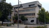 ПОСЕТИОЦИ СА МАСКАМА: Отварање изложбе Квадрат на куб у лесковачком музеју ПОСЕТИОЦИ СА МАСКАМА: Отварање изложбе Квадрат на куб у лесковачком музеју
