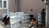 UMETNOST NA DAR: Mladi umetnici oplemenjuju prostor oko centra za kulturu u Svilajncu UMETNOST NA DAR: Mladi umetnici oplemenjuju prostor oko centra za kulturu u Svilajncu