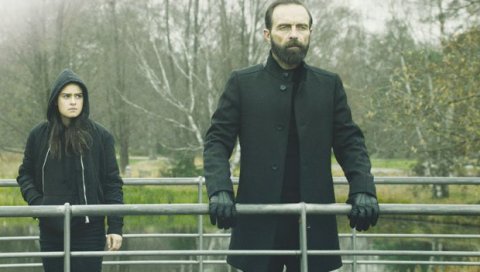 ДЕТИЊСТВО У СРБИЈИ ПАМТИМ ПО МИРИСУ ТАМЈАНА: Александар Јовановић, немачки глумац српског порекла, са серијом SPIDES вратио се родитељима ДЕТИЊСТВО У СРБИЈИ ПАМТИМ ПО МИРИСУ ТАМЈАНА: Александар Јовановић, немачки глумац српског порекла, са серијом SPIDES вратио се родитељима