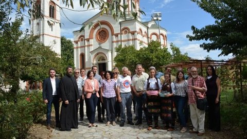 БОЖЈИ ДАР У ТРСТЕНИКУ: Родило грожђе из винограда највеће српске светиње манастира Хиландар БОЖЈИ ДАР У ТРСТЕНИКУ: Родило грожђе из винограда највеће српске светиње манастира Хиландар
