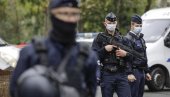 УЖАС У ПАРИЗУ: Жена и четворо деце нађени мртви, ујак их убио ножем и чекићем? УЖАС У ПАРИЗУ: Жена и четворо деце нађени мртви, ујак их убио ножем и чекићем?