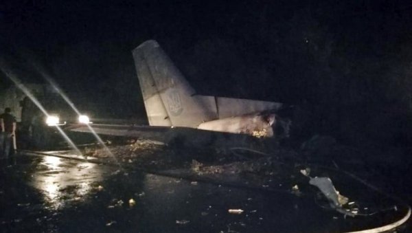СНИМЉЕН ТРЕНУТАК ПАДА АВИОНА: Делови летелице расути, не зна се колико је страдалих (ВИДЕО) СНИМЉЕН ТРЕНУТАК ПАДА АВИОНА: Делови летелице расути, не зна се колико је страдалих (ВИДЕО)