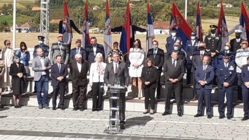 PREDSEDNIK VUČIĆ U PRANJANIMA: Nadam se da je došlo vreme našeg jedinstva, Srbi su pokazali veliku hrabrost (VIDEO) PREDSEDNIK VUČIĆ U PRANJANIMA: Nadam se da je došlo vreme našeg jedinstva, Srbi su pokazali veliku hrabrost (VIDEO)