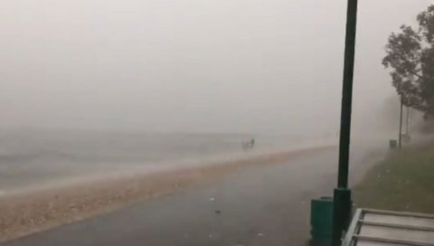 РХМЗ ИЗДАО НОВО УПОЗОРЕЊЕ: Непогоде широм Србије, спремите се за олују РХМЗ ИЗДАО НОВО УПОЗОРЕЊЕ: Непогоде широм Србије, спремите се за олују
