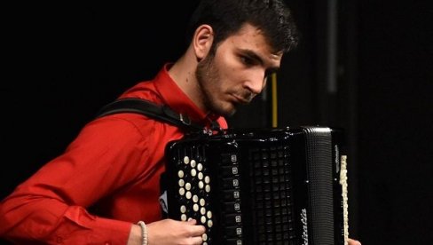 OSVOJIO ČAK 91 NAGRADU: Umetnik Aleksa Mirković je ponos Srbije i Srpske OSVOJIO ČAK 91 NAGRADU: Umetnik Aleksa Mirković je ponos Srbije i Srpske