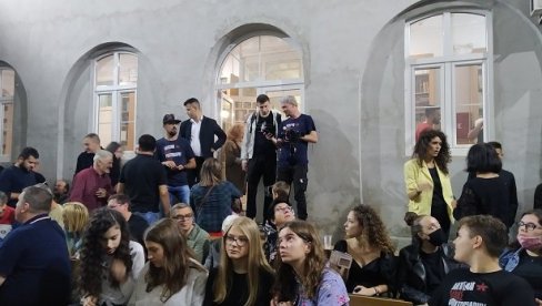 ДВЕ ИЗЛОЖБЕ У ОРГАНИЗАЦИЈИ ПАРАЋИНСКОГ АРТ ТИМА: Велики формати и презентација Петруса ДВЕ ИЗЛОЖБЕ У ОРГАНИЗАЦИЈИ ПАРАЋИНСКОГ АРТ ТИМА: Велики формати и презентација Петруса