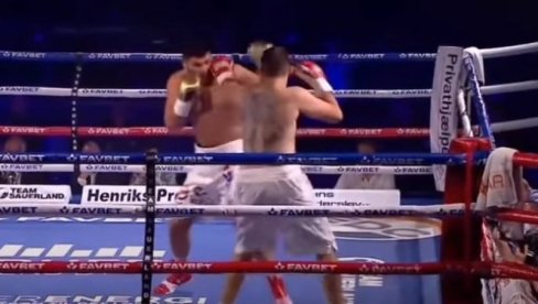 BRUTALAN NOKAUT HRVATA: Hrgović uspavao grčkog boksera, lekari ukazivali pomoć u ringu (VIDEO) BRUTALAN NOKAUT HRVATA: Hrgović uspavao grčkog boksera, lekari ukazivali pomoć u ringu (VIDEO)