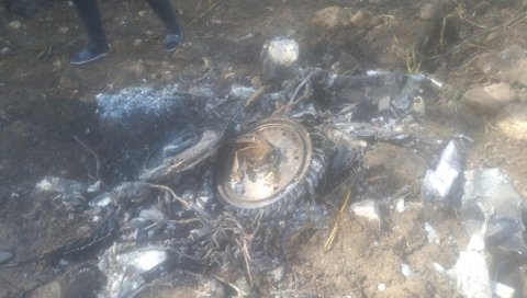 НОВОСТИ НА МЕСТУ ПАДА МиГ-21 У БРАСИНИ: Авион оставио огромни кратер, свуда расути делови летелице (ФОТО) НОВОСТИ НА МЕСТУ ПАДА МиГ-21 У БРАСИНИ: Авион оставио огромни кратер, свуда расути делови летелице (ФОТО)