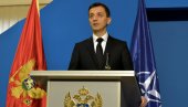 ОПЕТ МУ СЕ ПРИВИЂА ФАШИЗАМ У ЦРНОЈ ГОРИ: Министар одбране Црне Горе позива на борбу ОПЕТ МУ СЕ ПРИВИЂА ФАШИЗАМ У ЦРНОЈ ГОРИ: Министар одбране Црне Горе позива на борбу