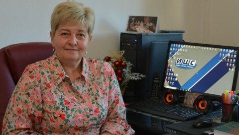 ВОДИ ГА ДЕВЕТ ЖЕНА И ЈЕДАН МУШКАРАЦ: Путем интернета стижу на све континенте ВОДИ ГА ДЕВЕТ ЖЕНА И ЈЕДАН МУШКАРАЦ: Путем интернета стижу на све континенте