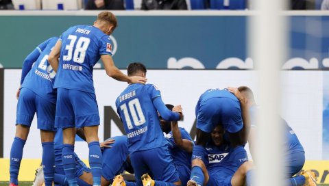 ВЕЛИКА СЕНЗАЦИЈА У НЕМАЧКОЈ: И за Бајерн играју само људи, Хофенхајм прегазио шампиона Бундеслиге (ВИДЕО) ВЕЛИКА СЕНЗАЦИЈА У НЕМАЧКОЈ: И за Бајерн играју само људи, Хофенхајм прегазио шампиона Бундеслиге (ВИДЕО)