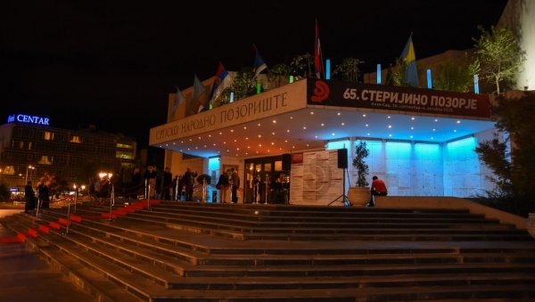 ТЕАТАР ЈАЧИ ОД КУГЕ ПРЕЖИВЕЋЕ И КОРОНУ: Представа Смедерево 1941 отворила 65. Стеријино позорје ТЕАТАР ЈАЧИ ОД КУГЕ ПРЕЖИВЕЋЕ И КОРОНУ: Представа Смедерево 1941 отворила 65. Стеријино позорје