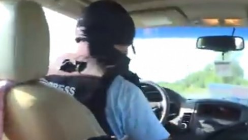 УМАЛО ДА ИЗГУБЕ ГЛАВЕ: Турски новинари били близу удара јерменских пројектила (ВИДЕО) УМАЛО ДА ИЗГУБЕ ГЛАВЕ: Турски новинари били близу удара јерменских пројектила (ВИДЕО)