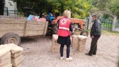 ЦРВЕНИ КРСТ КУРШУМЛИЈЕ: Поделили пакете са храномм и хигијеном у сеоским срединама ЦРВЕНИ КРСТ КУРШУМЛИЈЕ: Поделили пакете са храномм и хигијеном у сеоским срединама