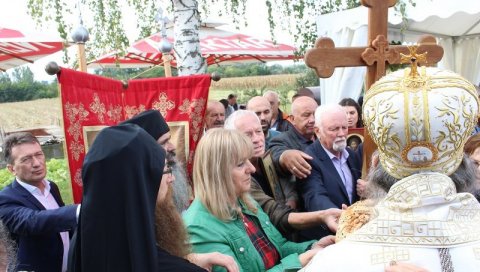 КРСНА СЛАВА МАНАСТИРА У СУВОМ ПОЉУ: Крста се никада не треба одрицати КРСНА СЛАВА МАНАСТИРА У СУВОМ ПОЉУ: Крста се никада не треба одрицати