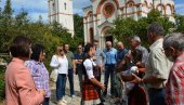 U PORTI RODILO GROŽĐE SA SVETE GORE: Jedinstvena jesenja berbi grožđa u Trsteniku U PORTI RODILO GROŽĐE SA SVETE GORE: Jedinstvena jesenja berbi grožđa u Trsteniku